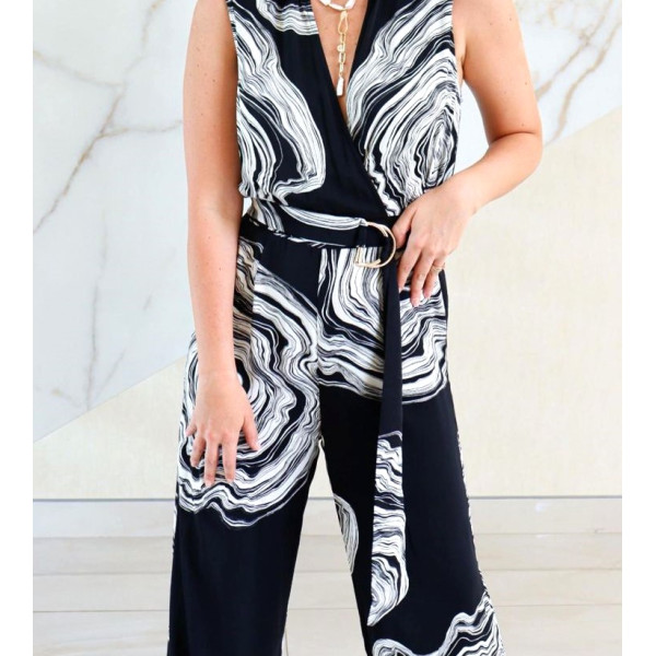 PANTALON CON DETALLE DE CINTURON DORADO