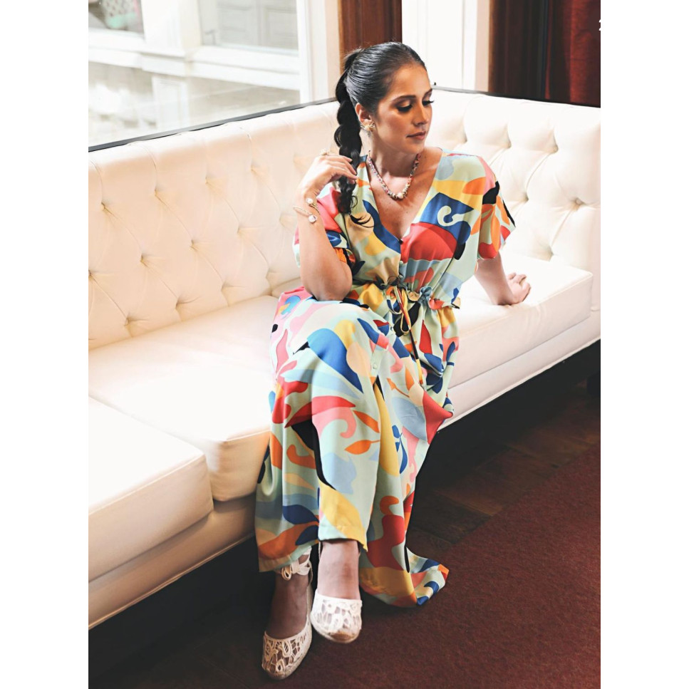 VESTIDO CELESTE CON ESTAMPADO DE COLORES